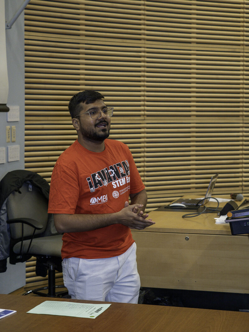 Darsh Chandura teaching the AI workshop in his AVANZA shirt